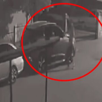 13 aracın aynasını böyle kırdı