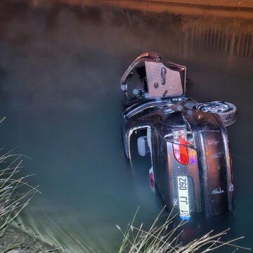 Adana’da otomobil sulama kanalına düştü: 4 yaralı