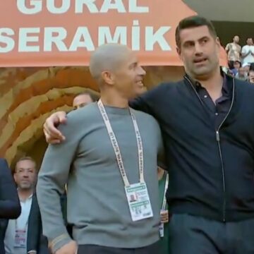 Alex ve Volkan Demirel yıllar sonra buluştu! Birbirlerine sarılarak sahaya çıktılar