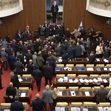 Ankara Büyükşehir Belediye Meclis’inde yumruklu kavga