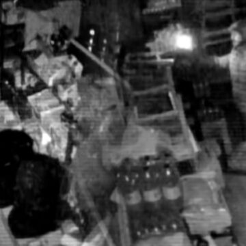 cakmak-isigiyla-icki-ve-sigara-vurgunu-Hll9Y3W6.jpg Çakmak ışığıyla içki ve sigara vurgunu