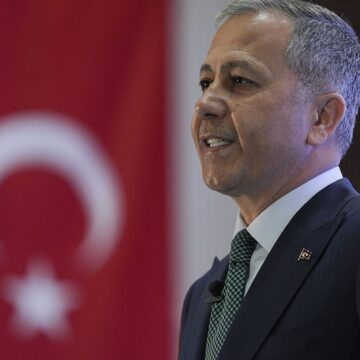 Çevrim içi zehir tacirlerine operasyon: Yüzlerce kişi tutuklandı