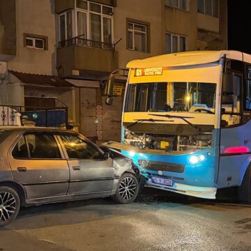Erzurum’da belediye otobüsü ile  otomobil çarpıştı