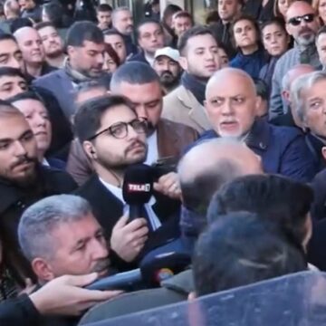 Esenyurt Belediyesi abluka altında: CHP’liler belediyeye alınmadı