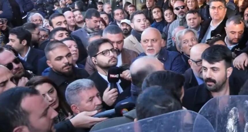 Esenyurt Belediyesi abluka altında: CHP’liler belediyeye alınmadı