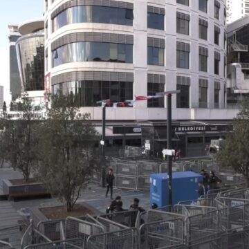 İktidarın kayyum kararları AKP kurucusunu çileden çıkarttı