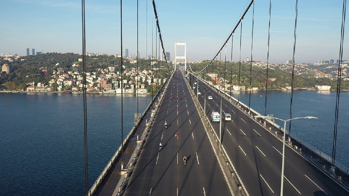 İstanbul'da birçok yol kapatıldı; Metrobüsler FSM'den gidiyor