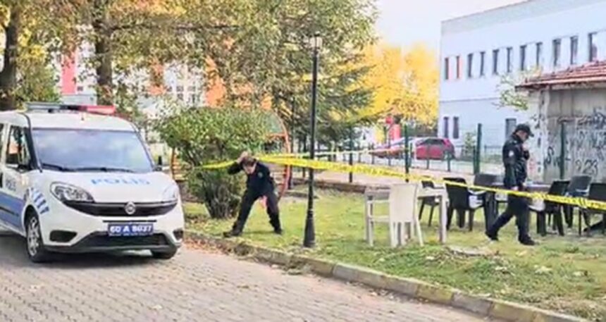 Kavgayı ayırmak isteyen genç canından oldu