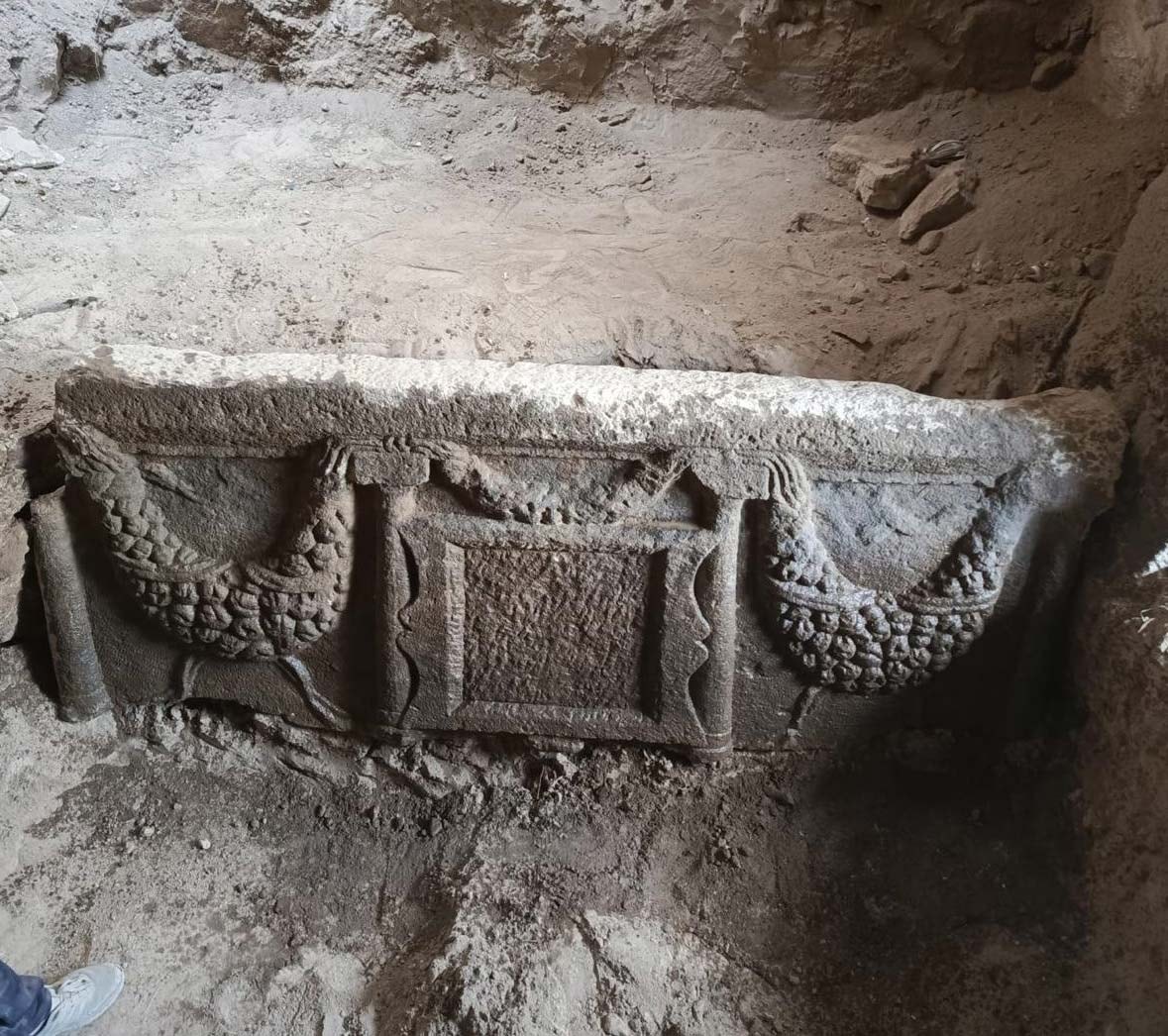 Kayseri'de 1800 yıllık 5 el yazması kitap ele geçirildi