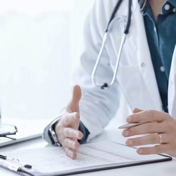Kendisine kanser teşhisi koyan doktor, herkesin bilmesi gereken ‘iki uyarı işareti’ paylaştı