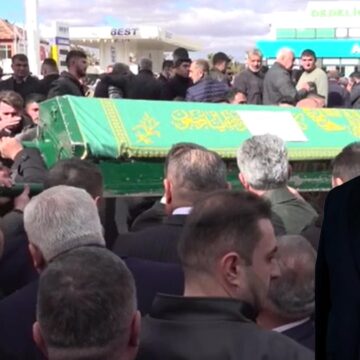 Kuzeni tarafından öldürülen belediye başkanı toprağa verildi