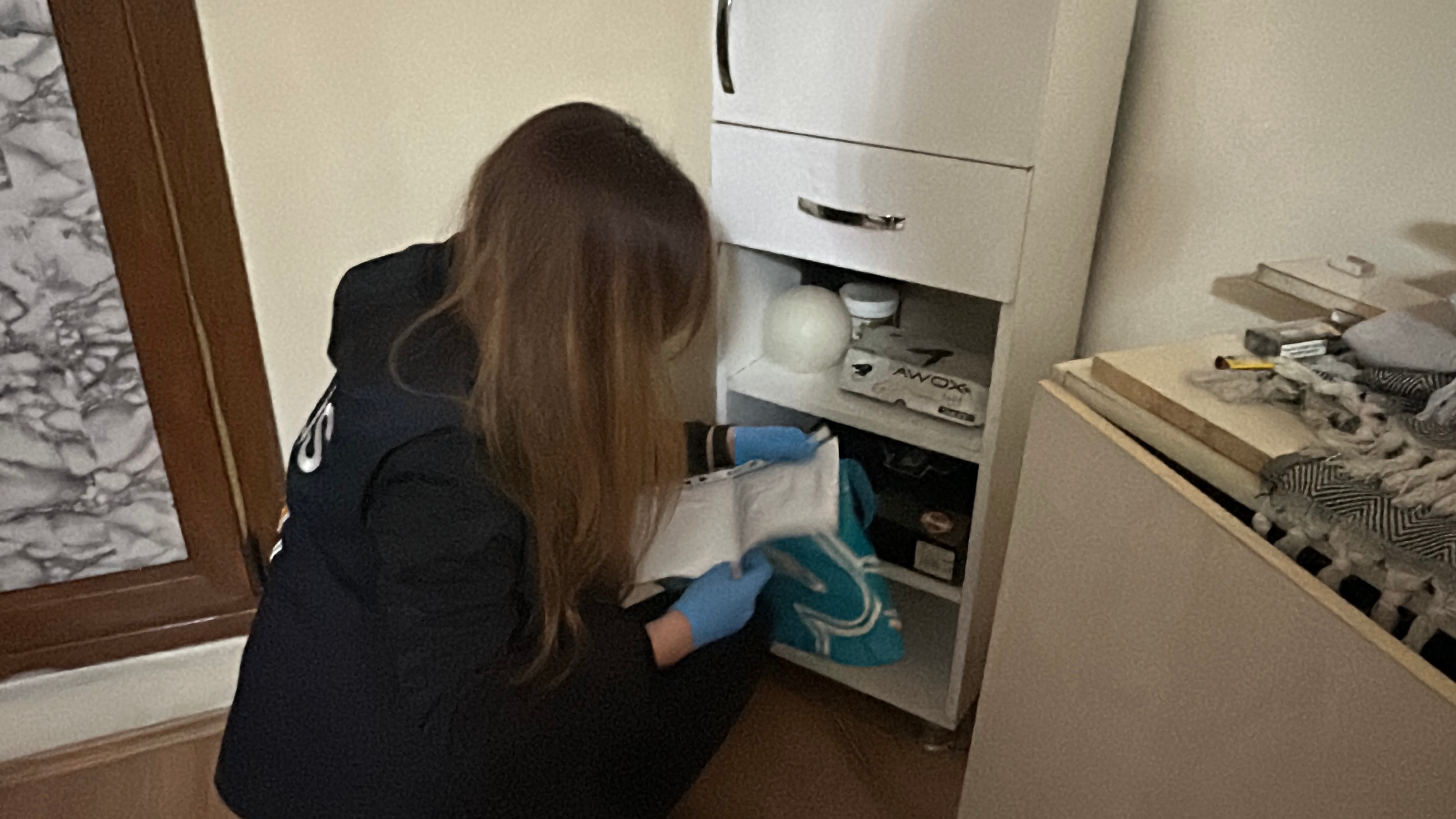 Masaj salonuna fuhuş operasyonunda 2 küçük kız çocuğu çıktı
