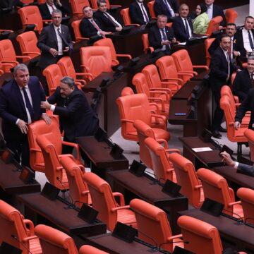 Meclis’te CHP ve MHP’li vekiller arasında gerginlik