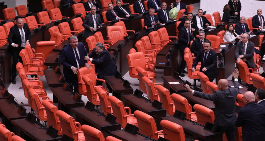 Meclis’te CHP ve MHP’li vekiller arasında gerginlik