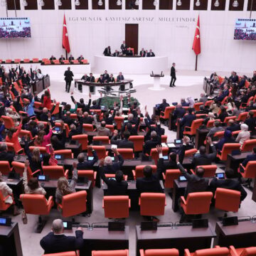 Meclis’te ‘Hüseyin Yayman- Remzi Kartal yemeği’ tartışması