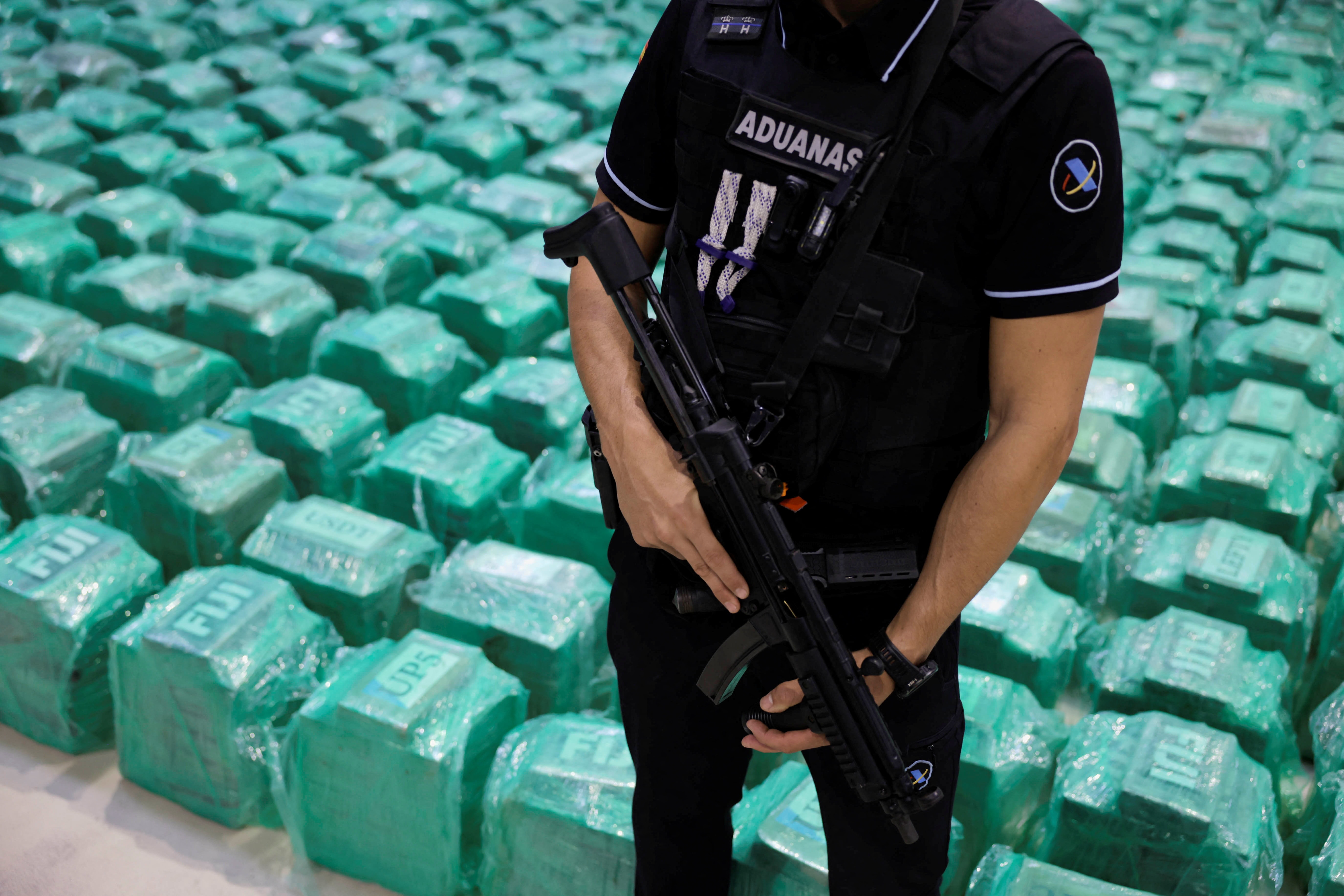 Muz kolileri ile Avrupa'ya getiriliyordu... Rekor miktarda kokain yakalandı