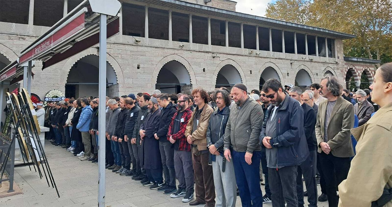 Peyk’in solisti İrfan Alış son yolculuğuna uğurlandı