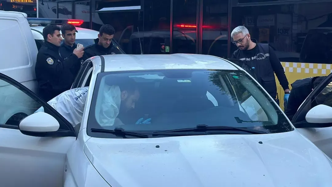 Şişli'de park etmiş otomobilin arka koltuğunda ceset
