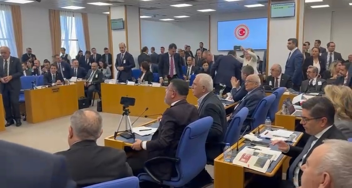 TBMM'de sert tartışmalar: Küfürler havada uçuştu!