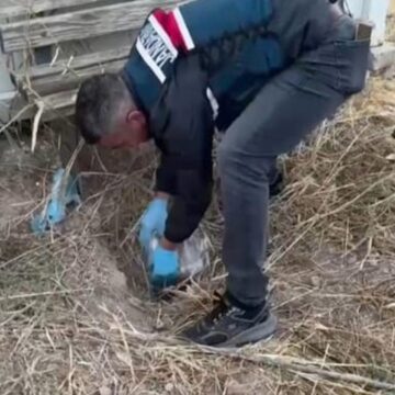 Toprağa gömülü 4 kilo uyuşturucu bulundu