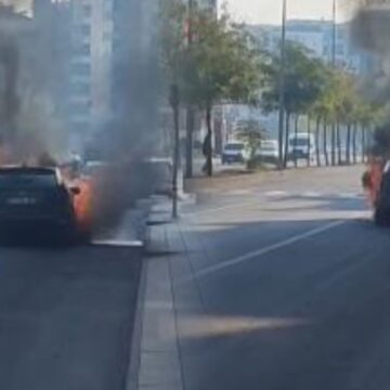 Trafikteki otomobil alev alev yandı
