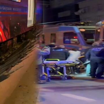 Tramvayın altında kalan motosikletli kurtarıldı