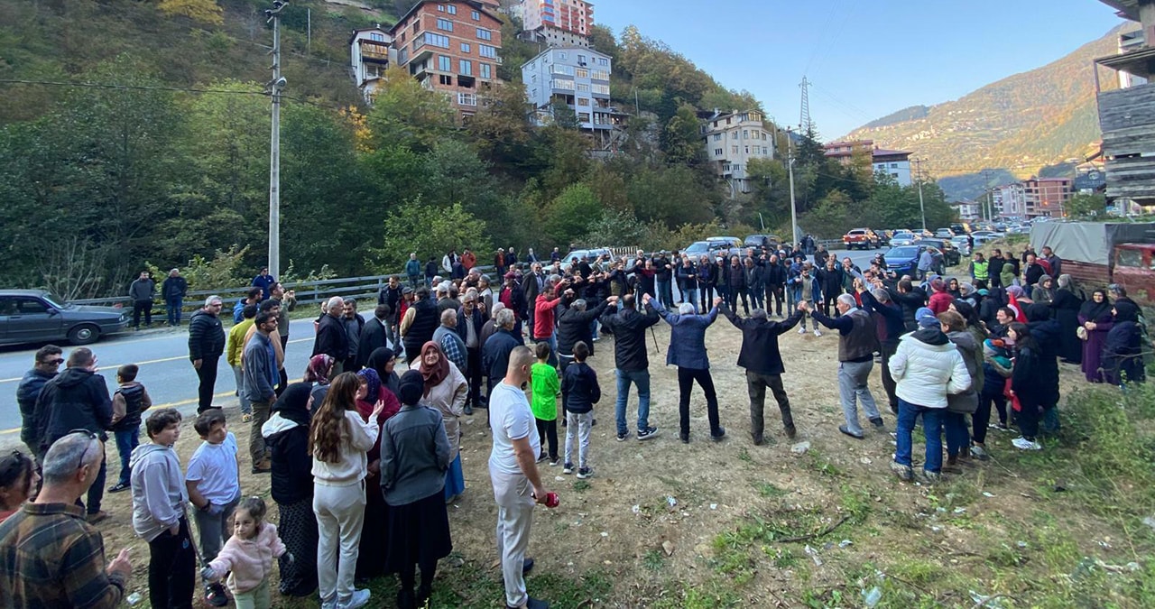 Uzungöl'de halk isyanda! Yolu kapattılar eylem yaptılar