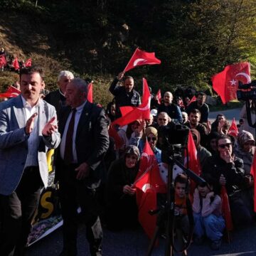 Uzungöl’de halk isyanda! Yolu kapattılar eylem yaptılar