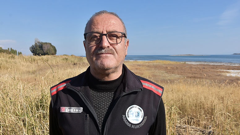 Van Gölü'nde sular çekildi, eski yerleşim yerleri gün yüzüne çıktı: Tarihi bilinmiyor