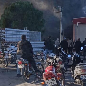 Yangının ortasında kalan kamyonu uzaklaştırmak isteyen işçi canından oldu