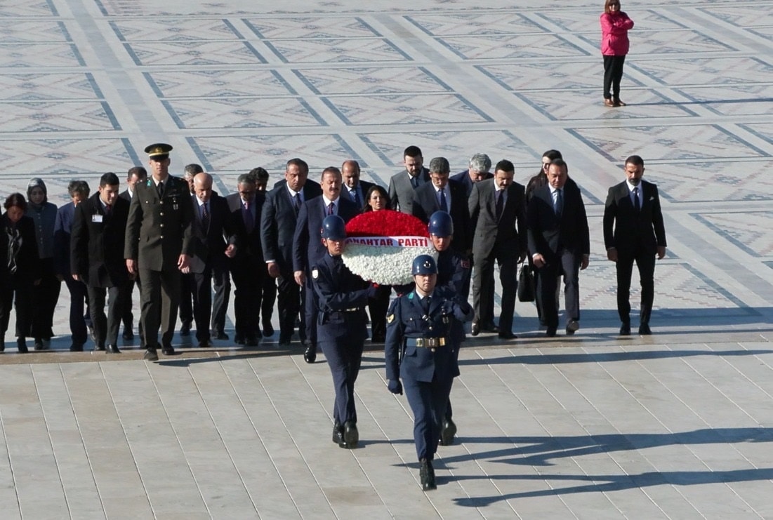 Yeni parti kuran Ağıralioğlu'ndan Anıtkabir defterine dikkat çeken not