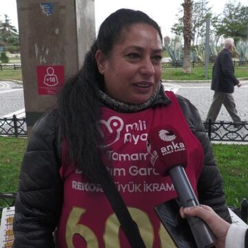Atanamayan öğretmen milli piyango bileti satıyor: ‘Açıkçası bazen utanıyorum’