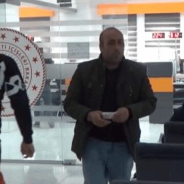 Ev ev dolaşıp, 1636 kişinin kimliklerini yenilediler