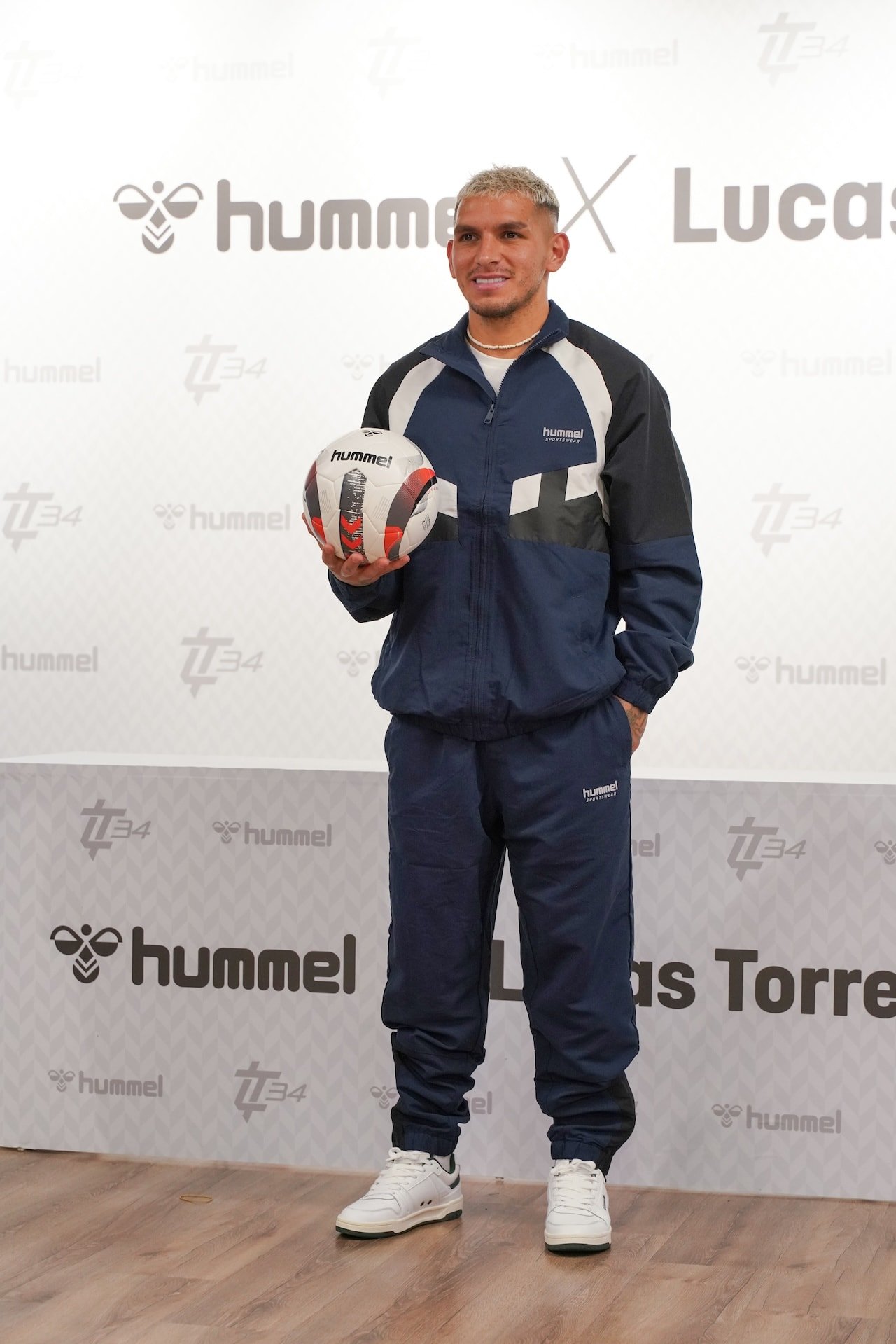 Galatasaray'ın yıldızı Torreira reklam yüzü oldu
