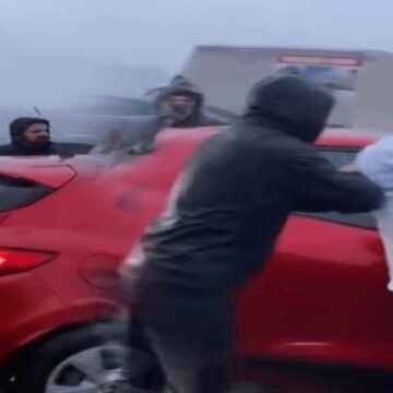Trafikte tartıştıkları sürücüye saldırdılar