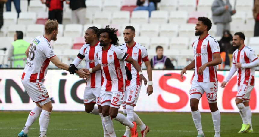7 gol, 2 kırmızı kart çıkan maçta gülen Sivasspor