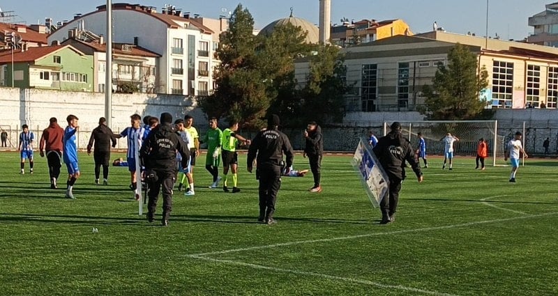 Burdurspor maçında tam 12 kırmızı kart