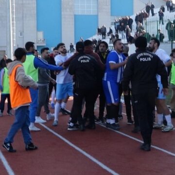 Burdurspor maçında tam 12 kırmızı kart