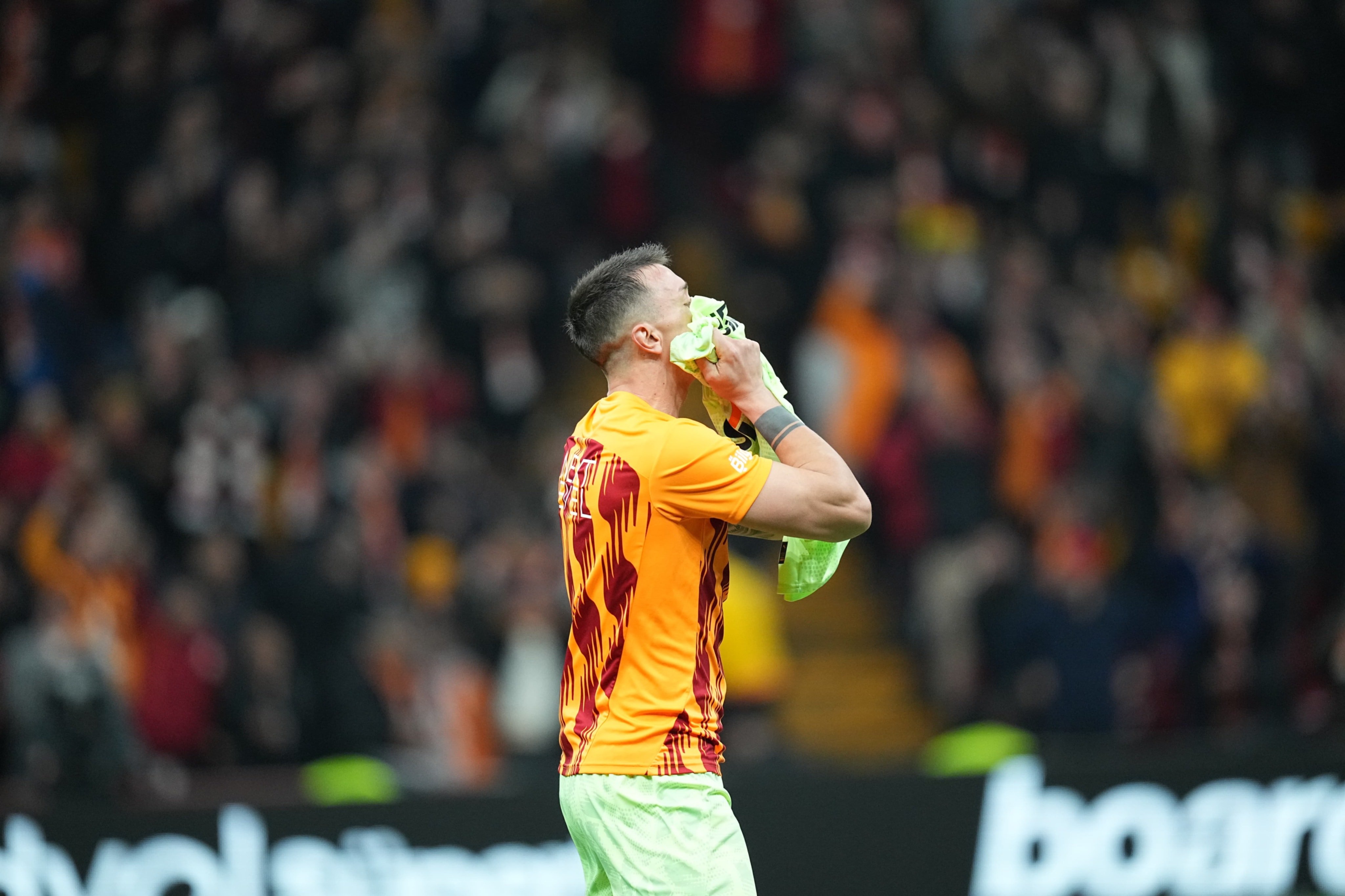 Muslera'dan veda sinyali! Teklif aldığı 2 takımı açıkladı
