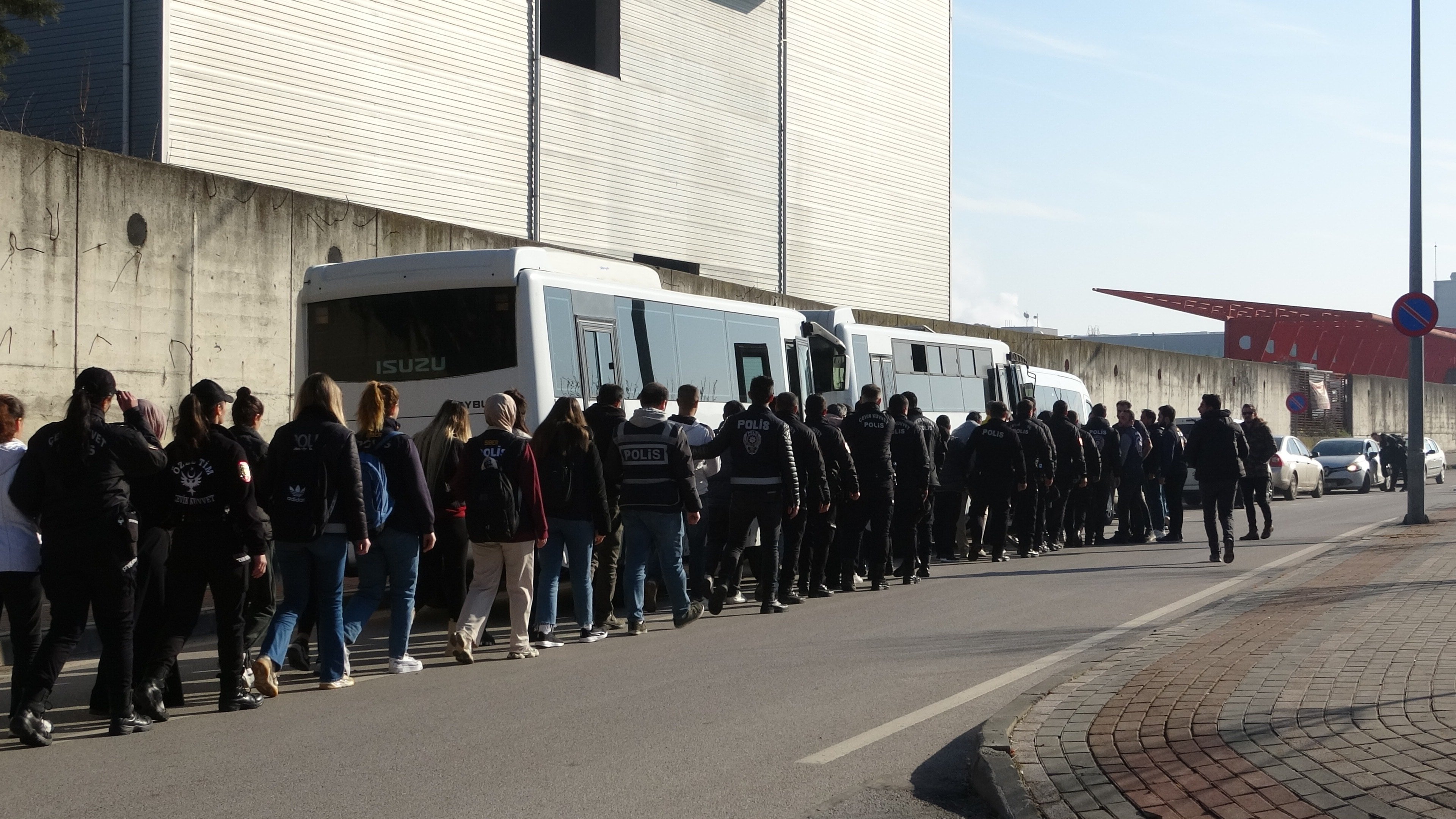 120 milyonluk vurgun: 30 kişi gözaltına alındı