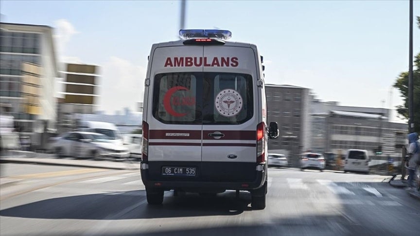 Bakan açıkladı: Ambulansların rengi değişiyor