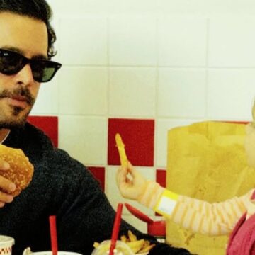 Barış Arduç ve kızı Asya’nın hamburger keyfi
