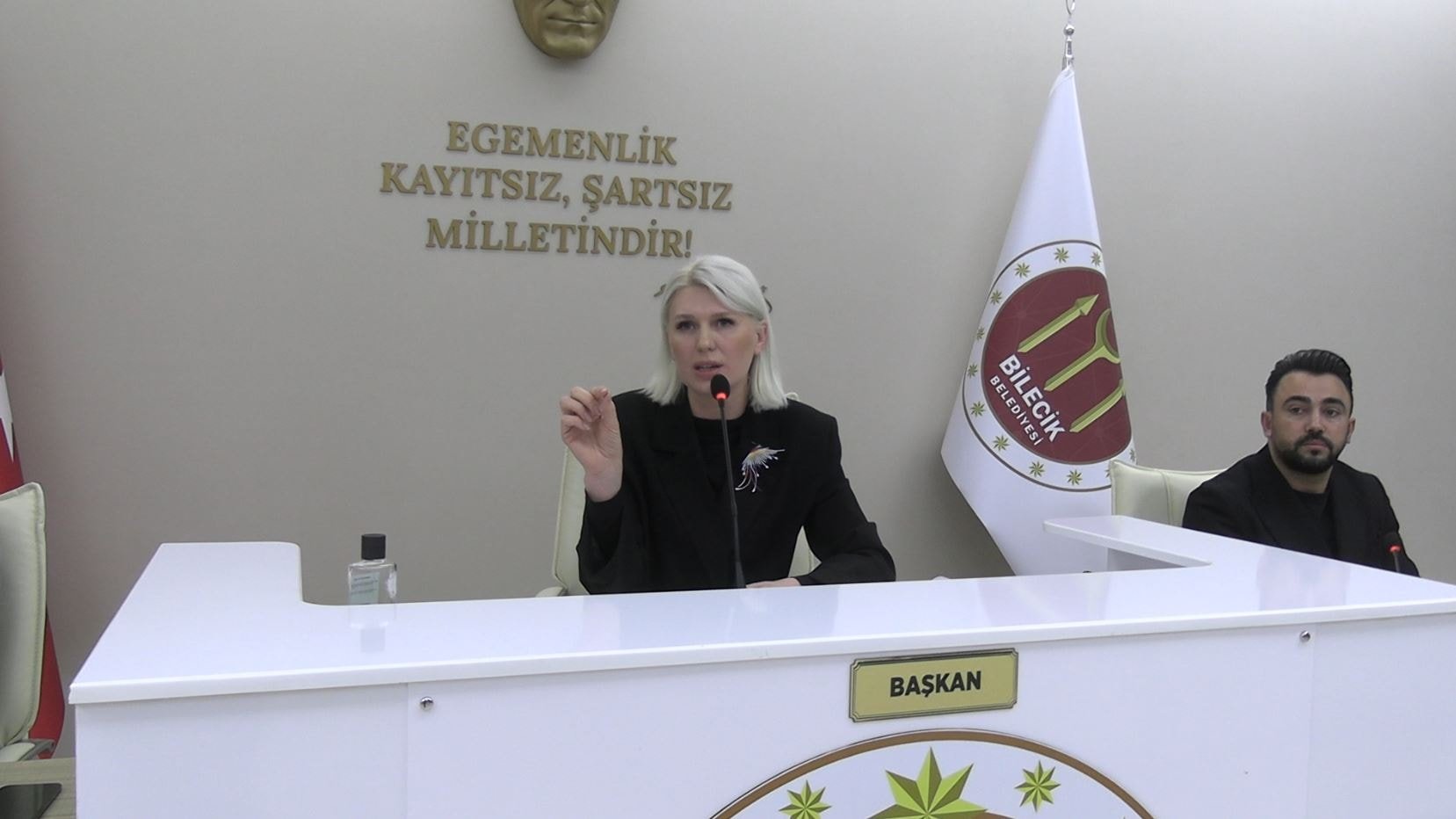 Bilecik'te neler oluyor? Dolmuşçular Melek Mızrak Subaşı'nın toplantısını bastı