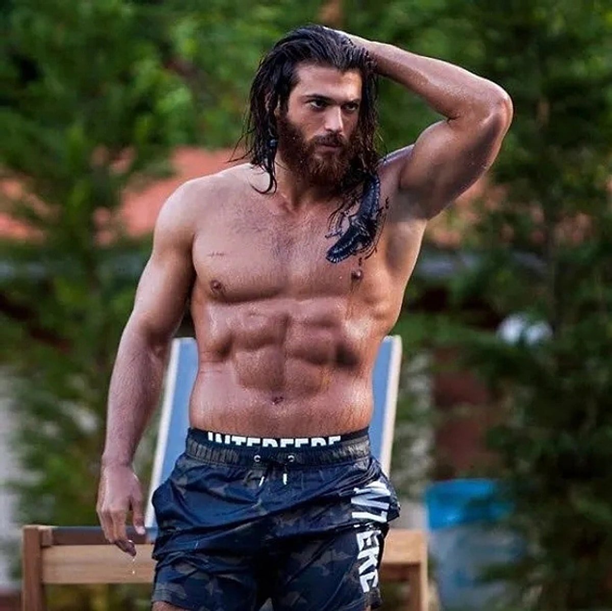 Can Yaman'ın bir ısırıkla cebine koyduğu para şaşkına çevirdi
