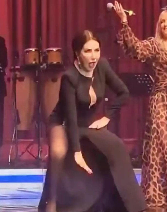 Canlı yayında Nükhet Duru'dan frikik! Sosyal medyanın diline düştü 1 Canlı yayında Nükhet Duru'dan frikik! Sosyal medyanın diline düştü