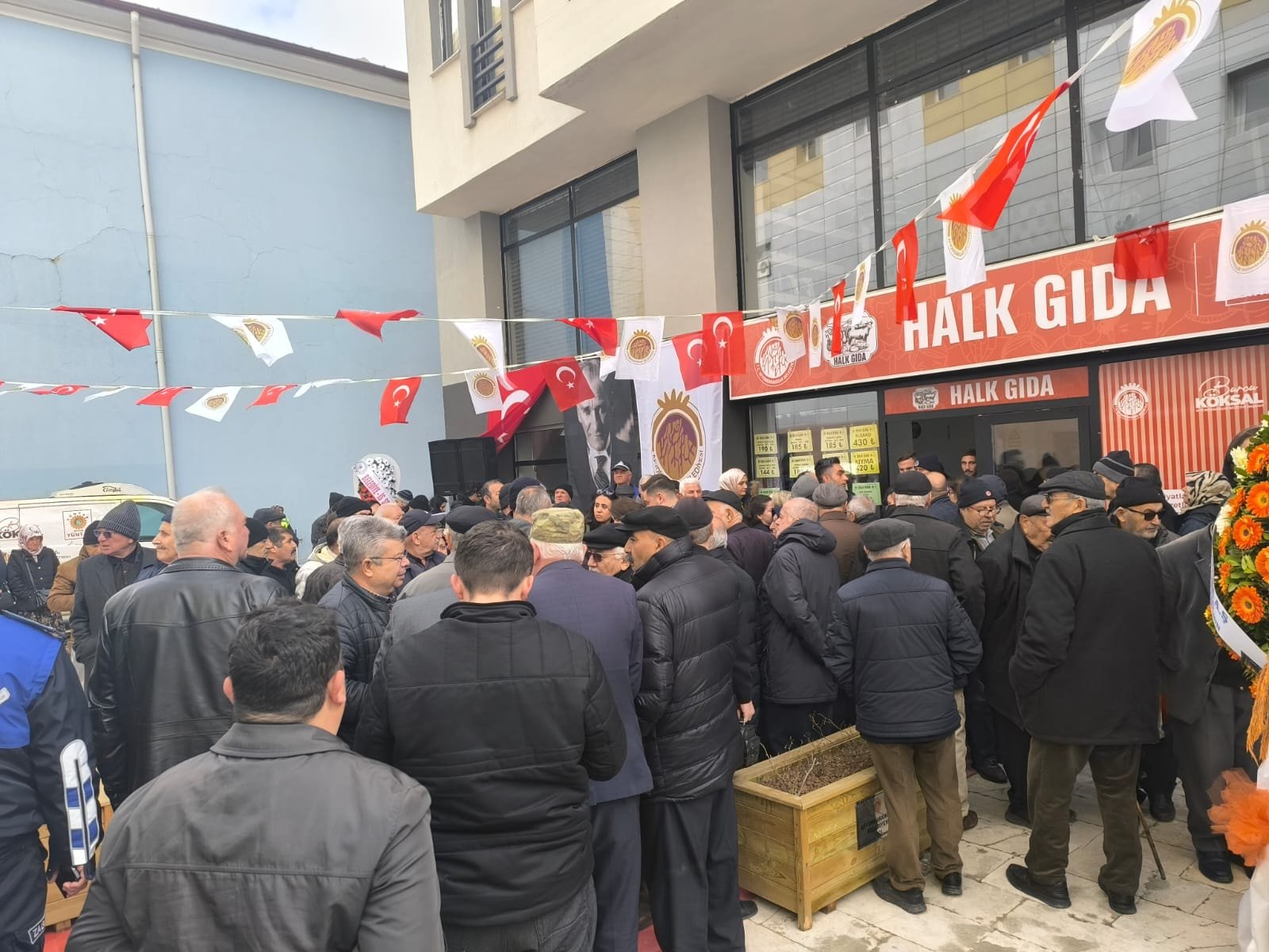 CHP’li Belediye Halk Gıda açtı! Ucuz et izdihamı