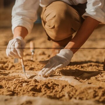 Çölün ortasında buldular: Hem de 2 parmaklı