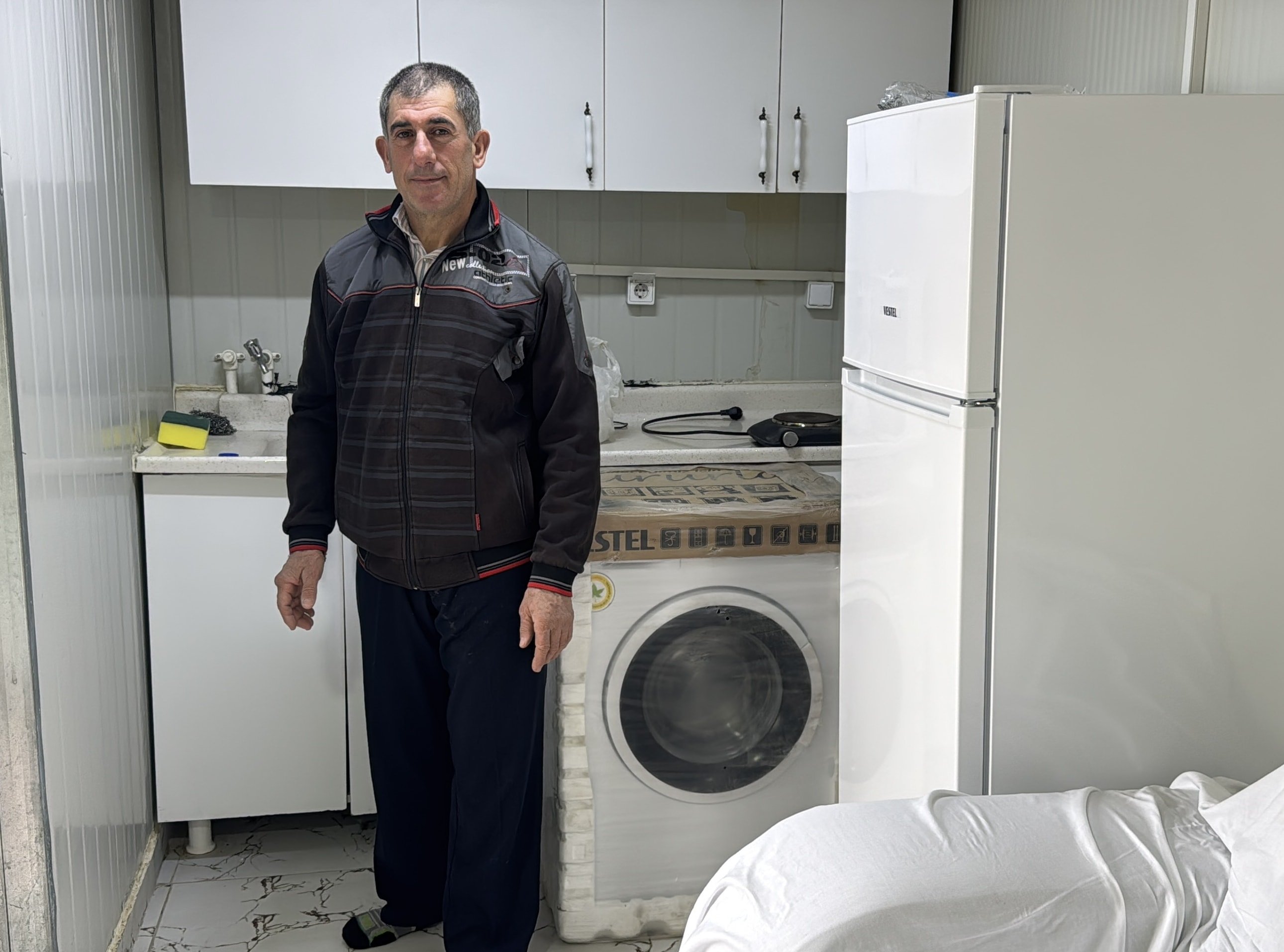 Depremden sonra mağarada yaşayan adama sürpriz
