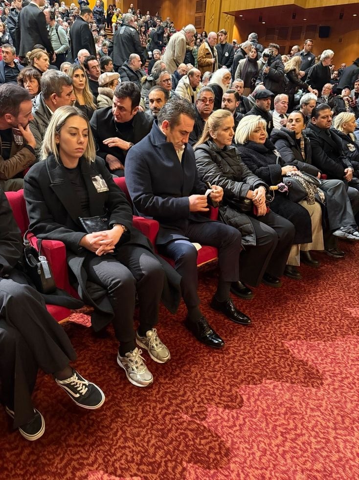 Efsane sanatçı Edip Akbayram'a veda... Sevenleri Cemal Reşit Rey'e akın etti