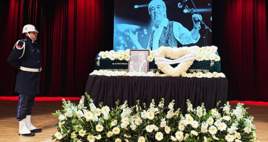Efsane sanatçı Edip Akbayram’a veda…  Sevenleri Cemal Reşit Rey’e akın etti